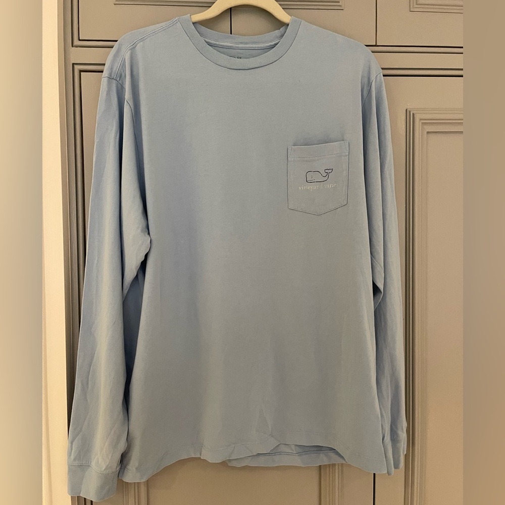 Unisex vineyard vines long sleeve top